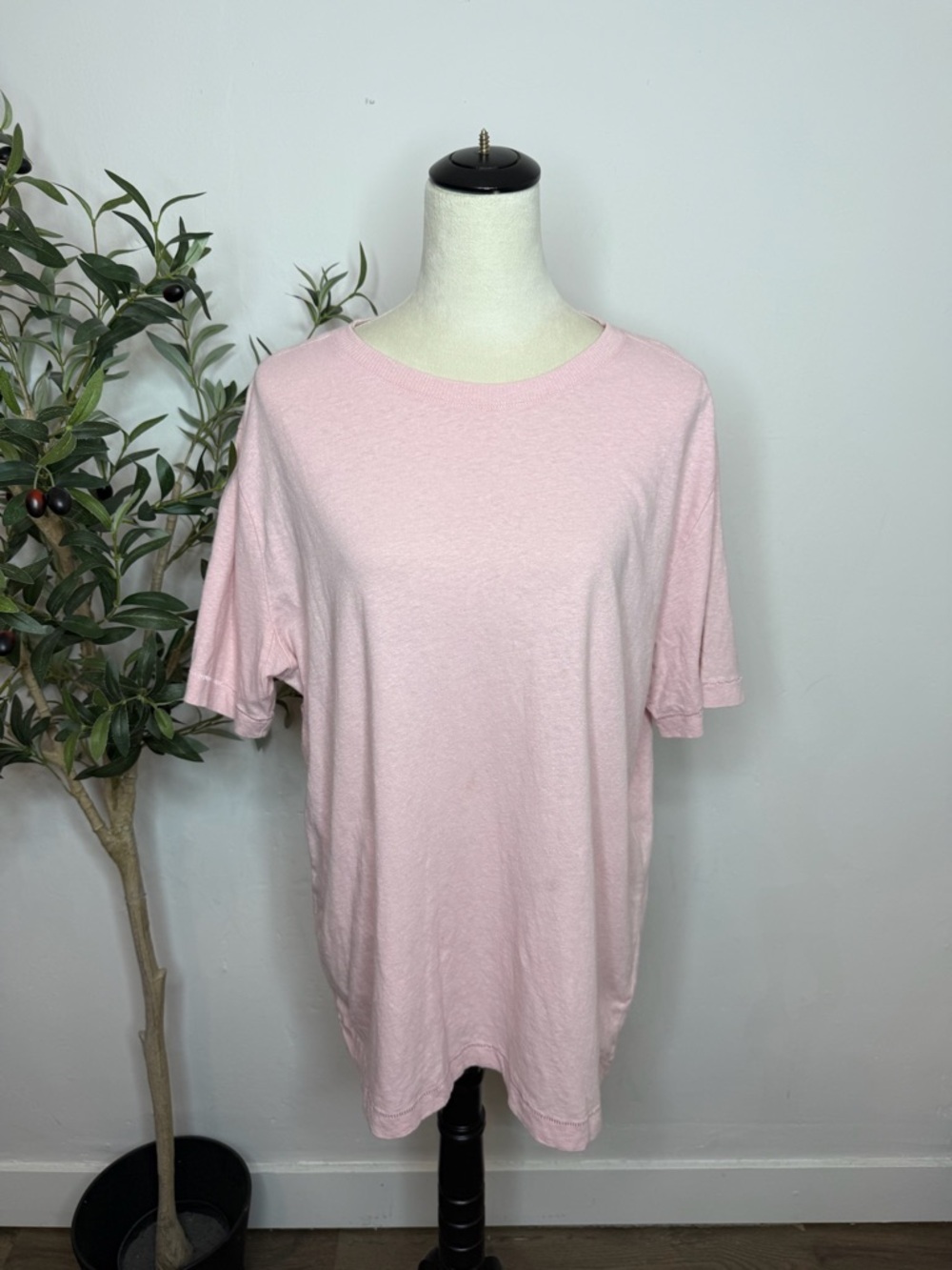 Classic Women's Light Pink Crewneck Short Sleeve Tee